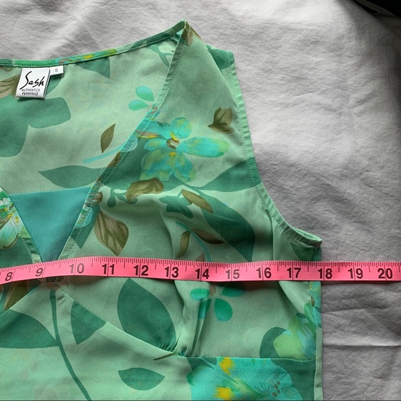 $2/30 Green floral sleeveless blouse - Picture 3 of 4